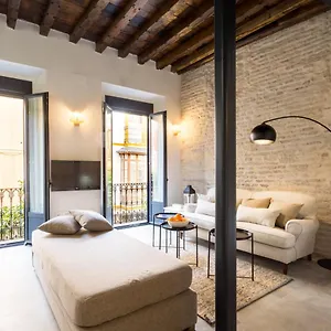 Oak & Sandstone Studio - Space Maison Seville